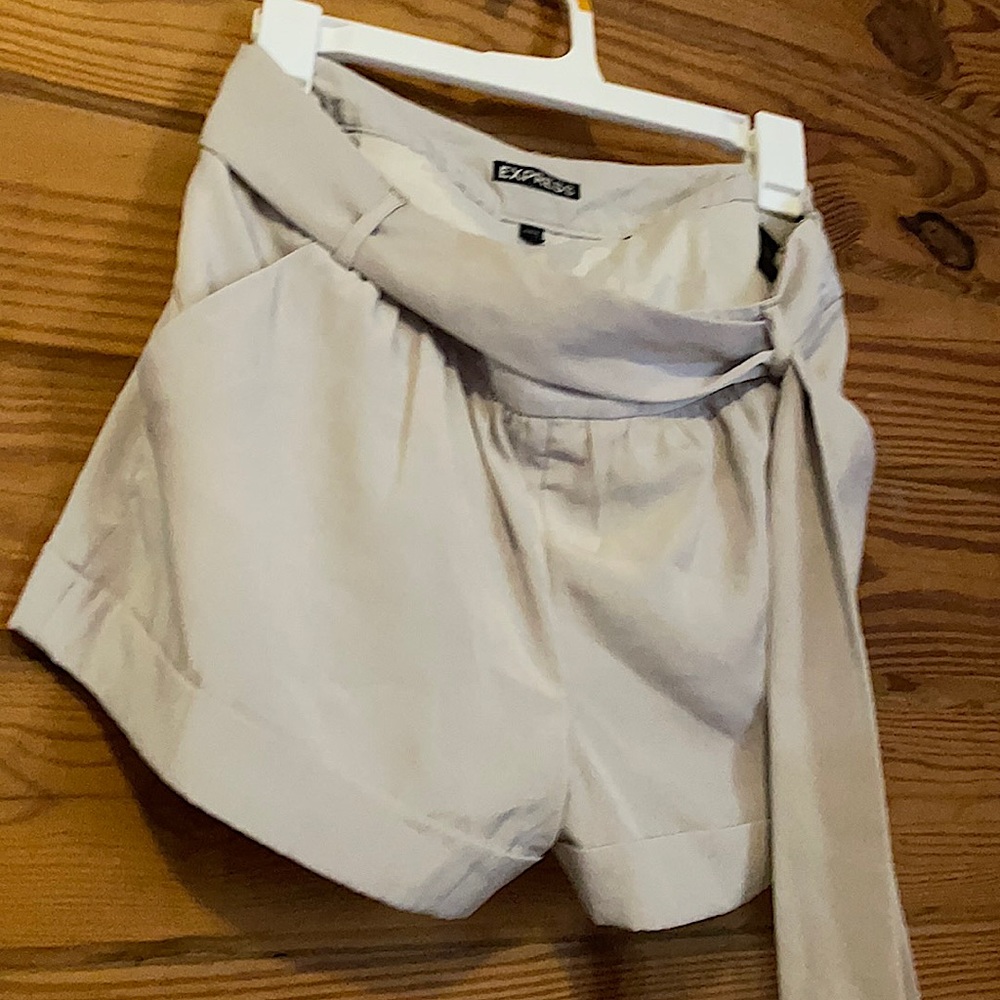 Express side tie shorts